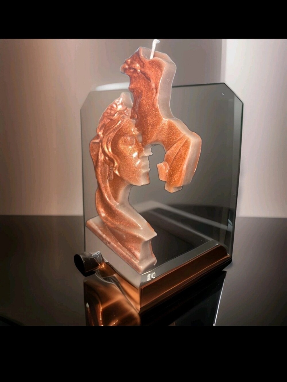 Kissing Couple Free Floating Scented Candle
